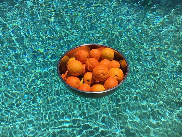 Pomeranče v bazénu.jpg