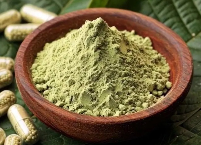 nádobka s kratomem