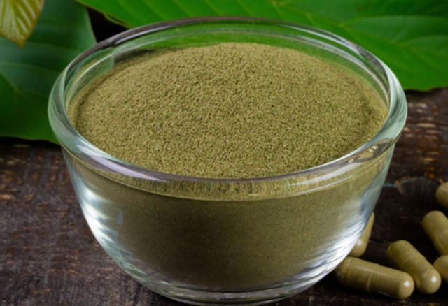 nádobka s kratomem
